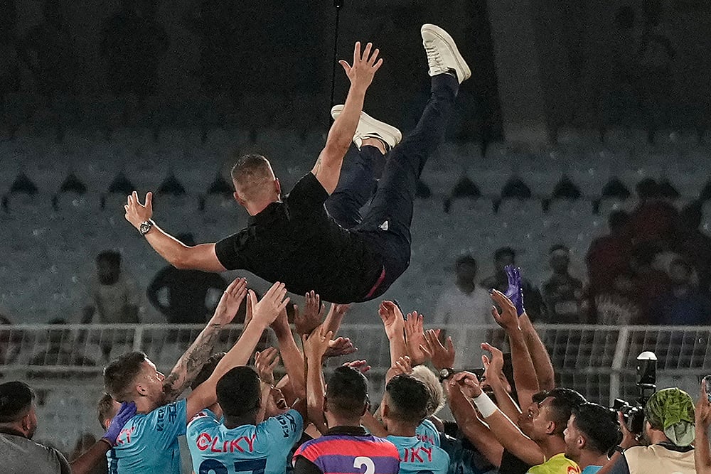 Mumbai City players celebrate
