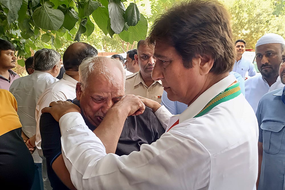 Raj Babbar interacts with a bereaved family member