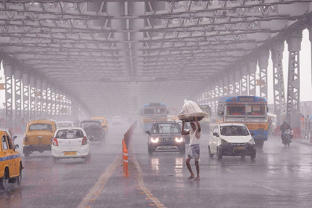 Weather: Rain in Howrah