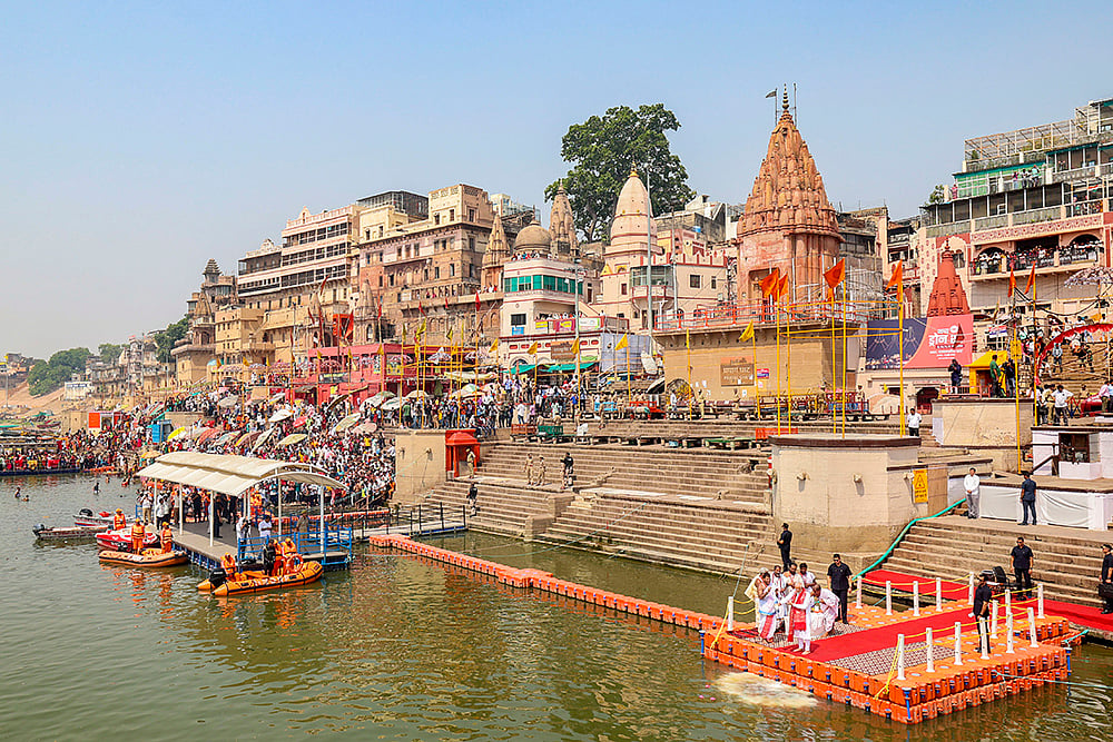 Modi performs Ganga Poojan at Dashashwamedh Ghat