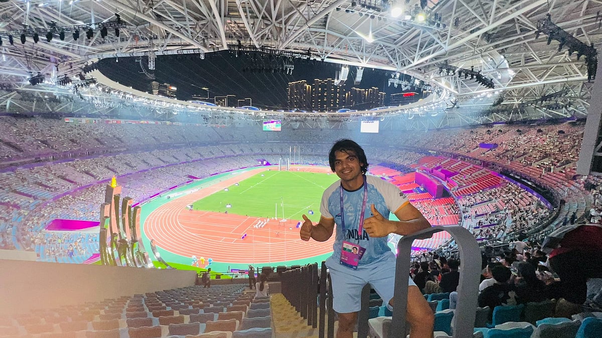 Neeraj Chopra posing after winning gold in the Asian Games 2023 in Hangzhou. - Photo: X/ @Neeraj_chopra1