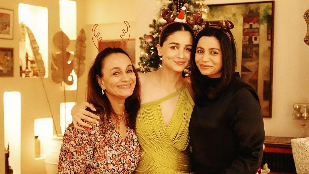 Instagram : Soni Razdan with daughters, Alia and Shaheen Bhatt