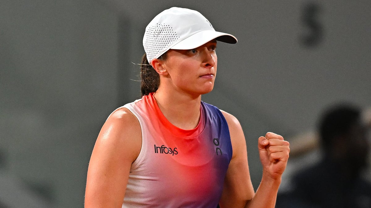 X/rolandgarros : Iga Swiatek reacts after defeating Naomi Osaka.