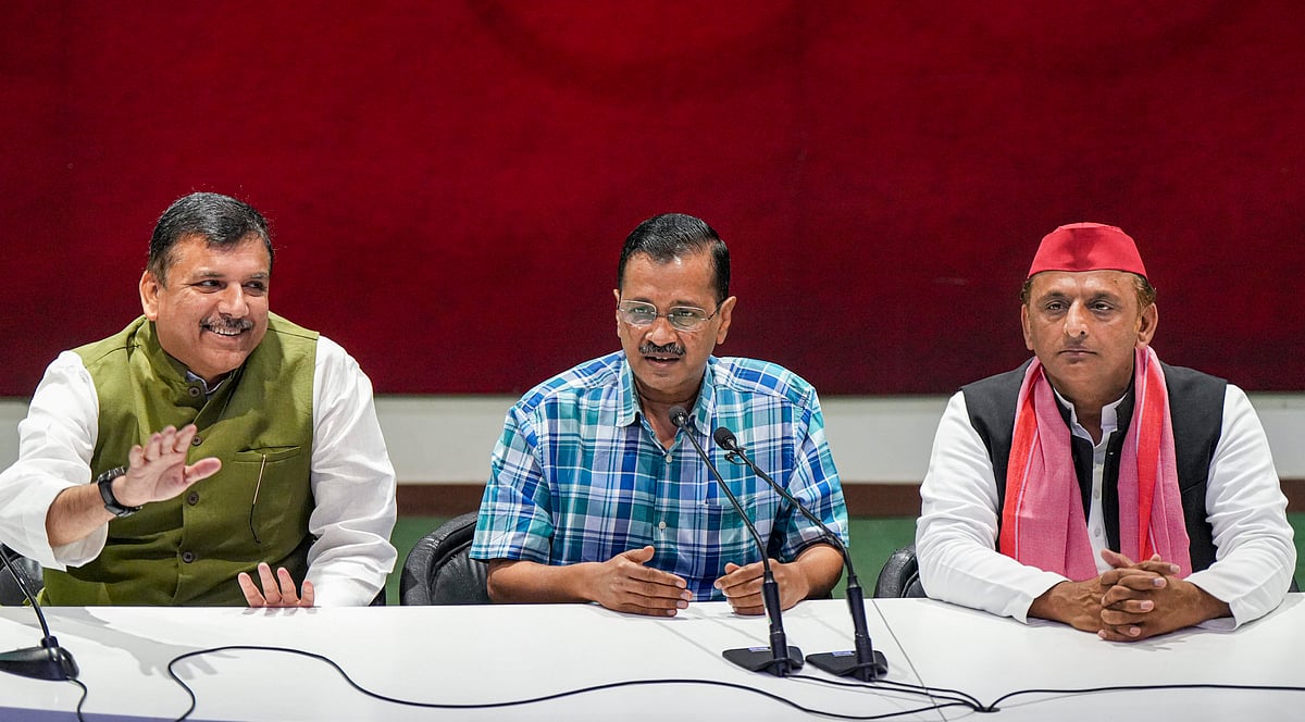 Delhi CM Arvind Kejriwal, AAP MP Sanjay Singh and SP chief Akhilesh Yadav during the press conference in Lucknow. - PTI