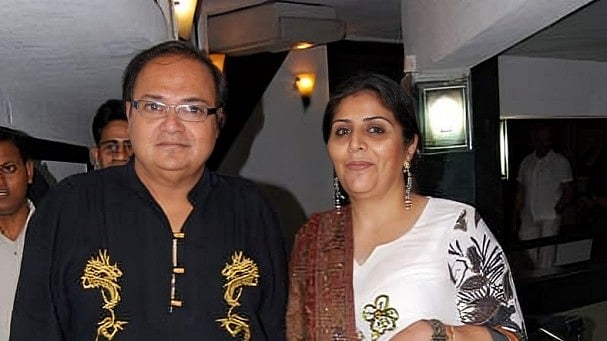 Instagram : Rakesh Bedi with wife Aradhana