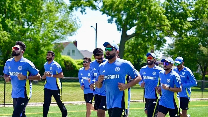 X/@ImRo45