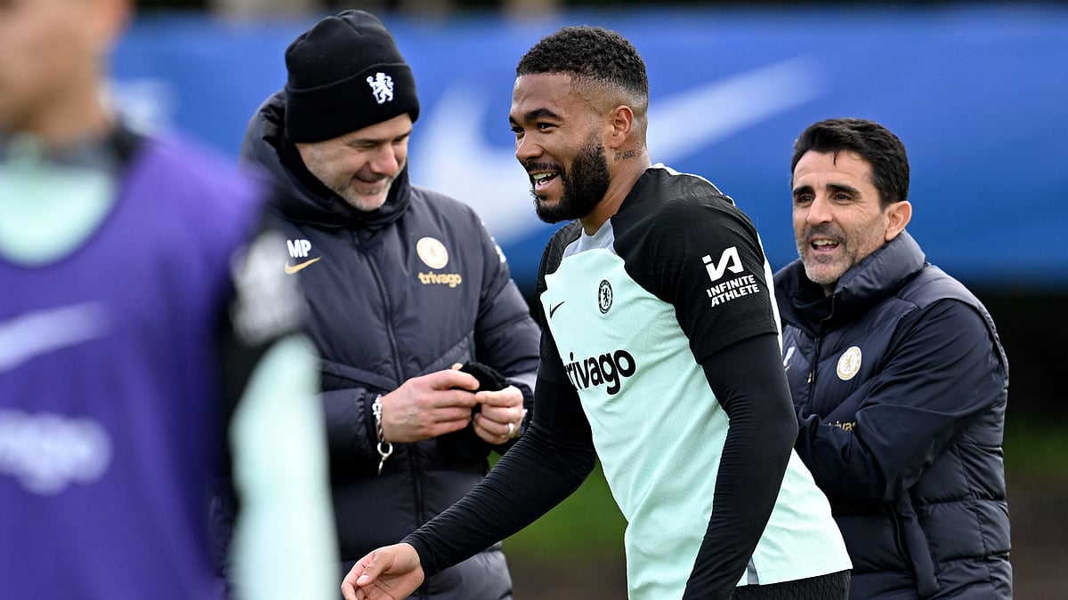 Reece James (r) jokes with Mauricio Pochettino. - null