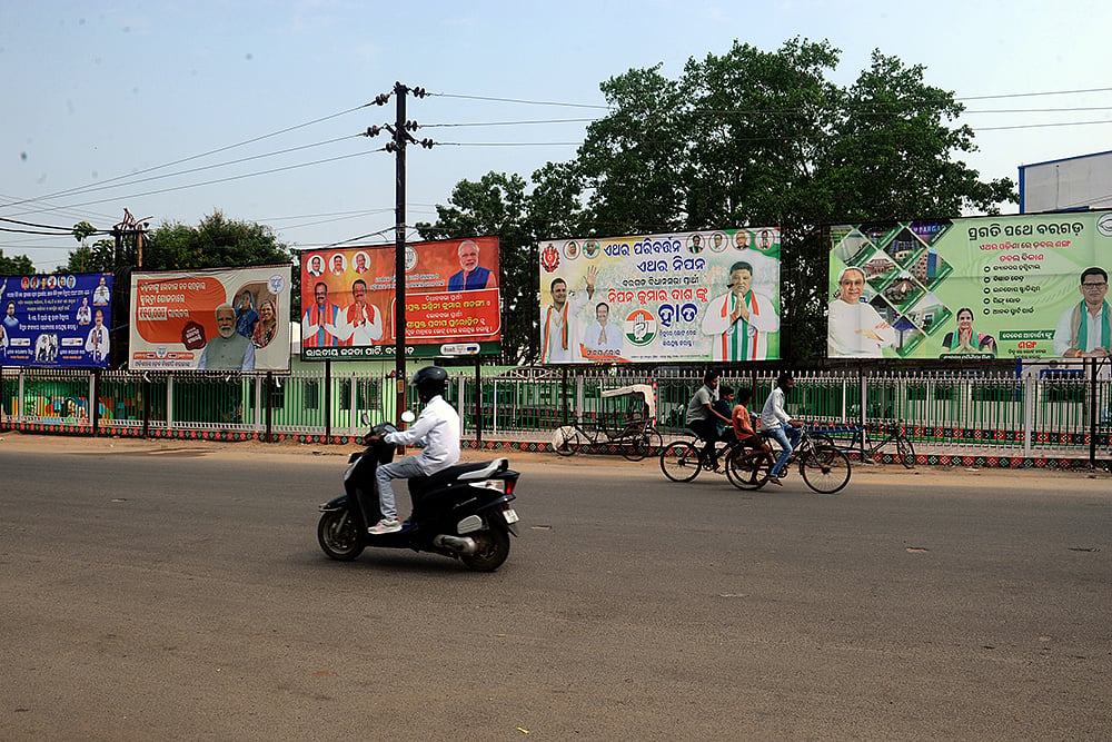 Election hoardings at Bargarh 