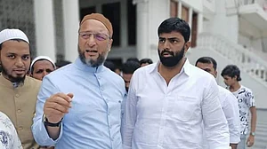 X/ Ayaz Khan : AIMIM chief Asaduddin Owaisi and Abdul Malik |