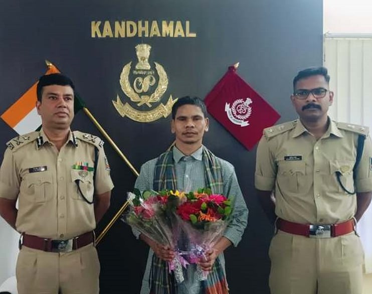 PTI : Samaya Madkam, who was the commander of Maoist group. surrendered before Odisha Police |