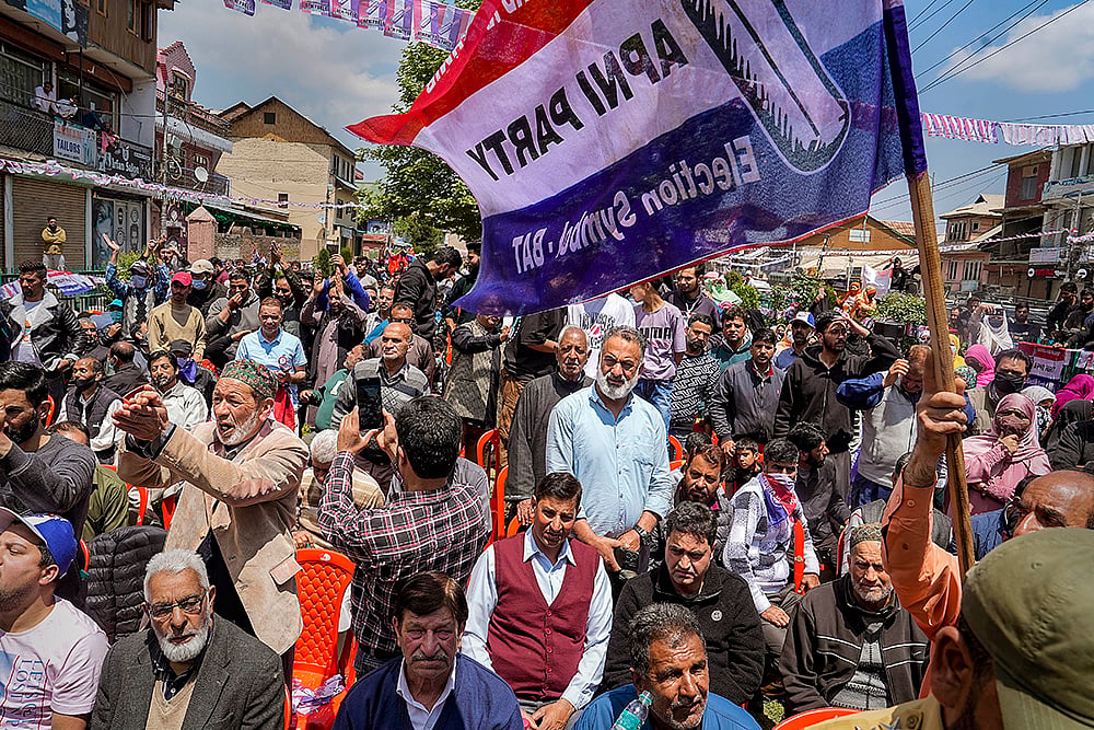 J&K Apni Party supporters 
