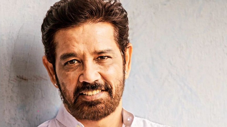 Instagram : Anup Soni