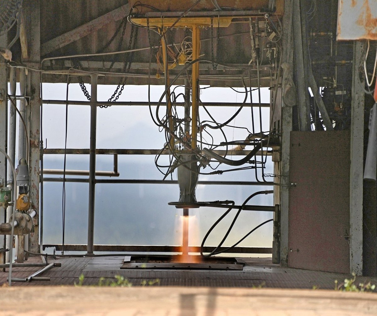 ISRO successfully conducts a long-duration test of the PS4 engine, re-designed for production using cutting-edge additive manufacturing techniques and crafted in the Indian industry. - X/@isro