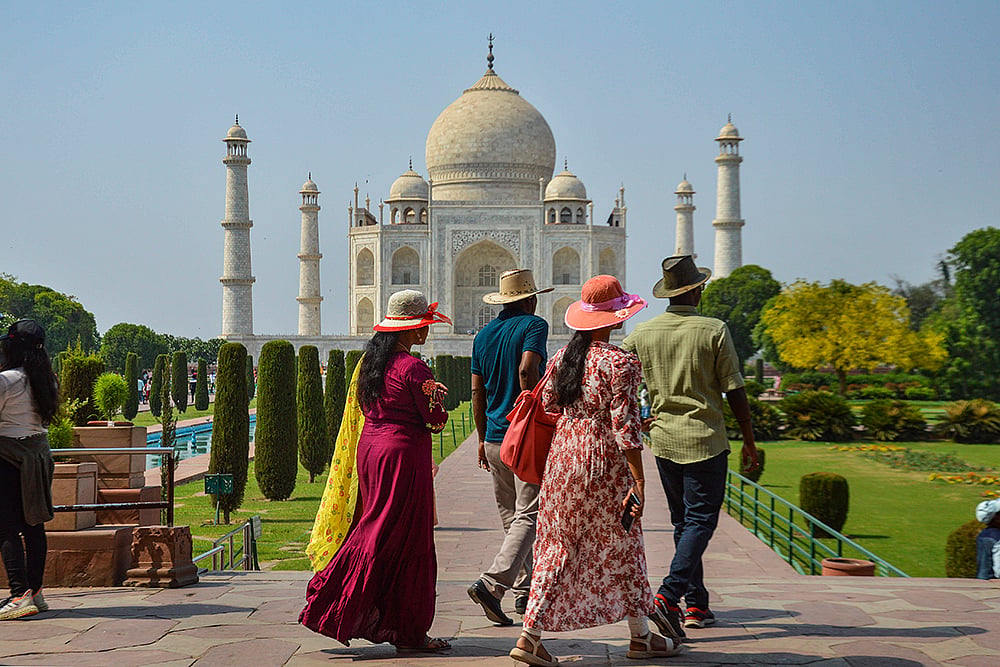 Heatwave: Tourists at Taj Mahal, Agra