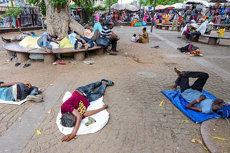 Heatwave: People rest in an Ahmedabad Park