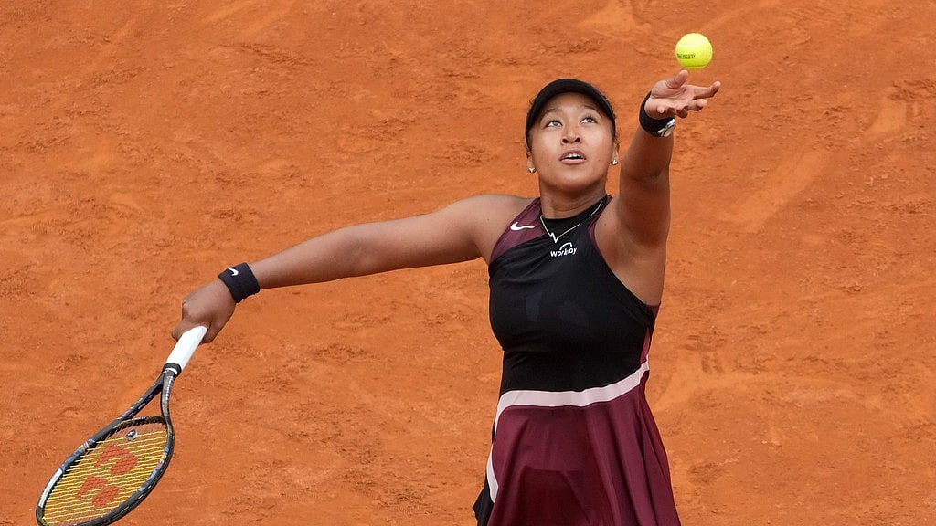 Japan's Naomi Osaka serves the ball to France's Clara Borel during their match at the Italian Open tennis tournament in Rome, Wednesday, May 8, 2024. - (AP Photo/Gregorio Borgia)
