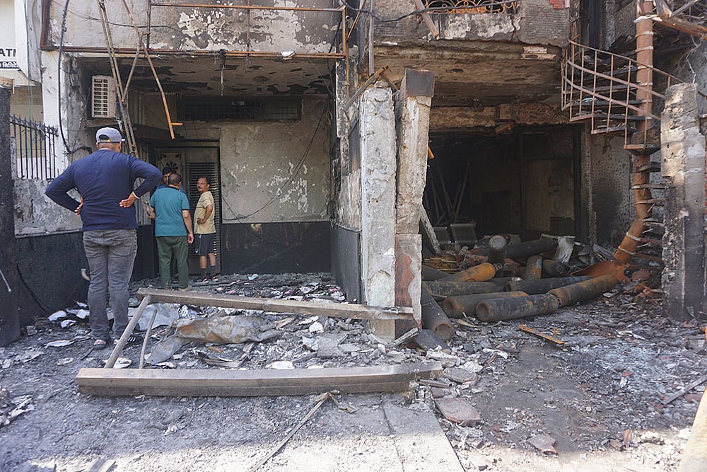 Photo: AP/Dinesh Joshi : Delhi Fire