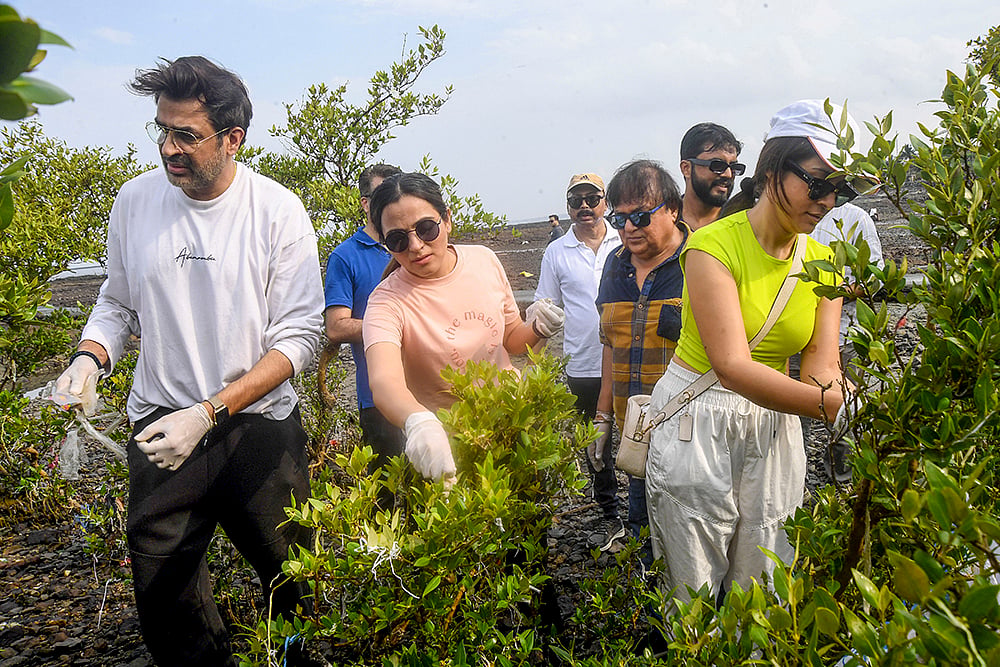 Actors Rajat Bedi, Priyanka Lalwani, Simple Kaul,  Raklesh Bedi 