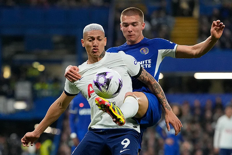 Richarlison is challenged by Alfie Gilchrist