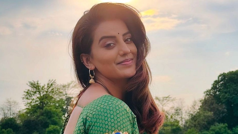 Instagram : Akshara Singh