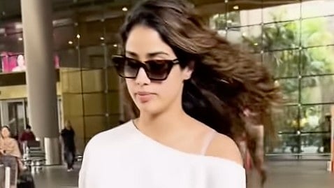 Instagram : Janhvi Kapoor at Mumbai Airport
