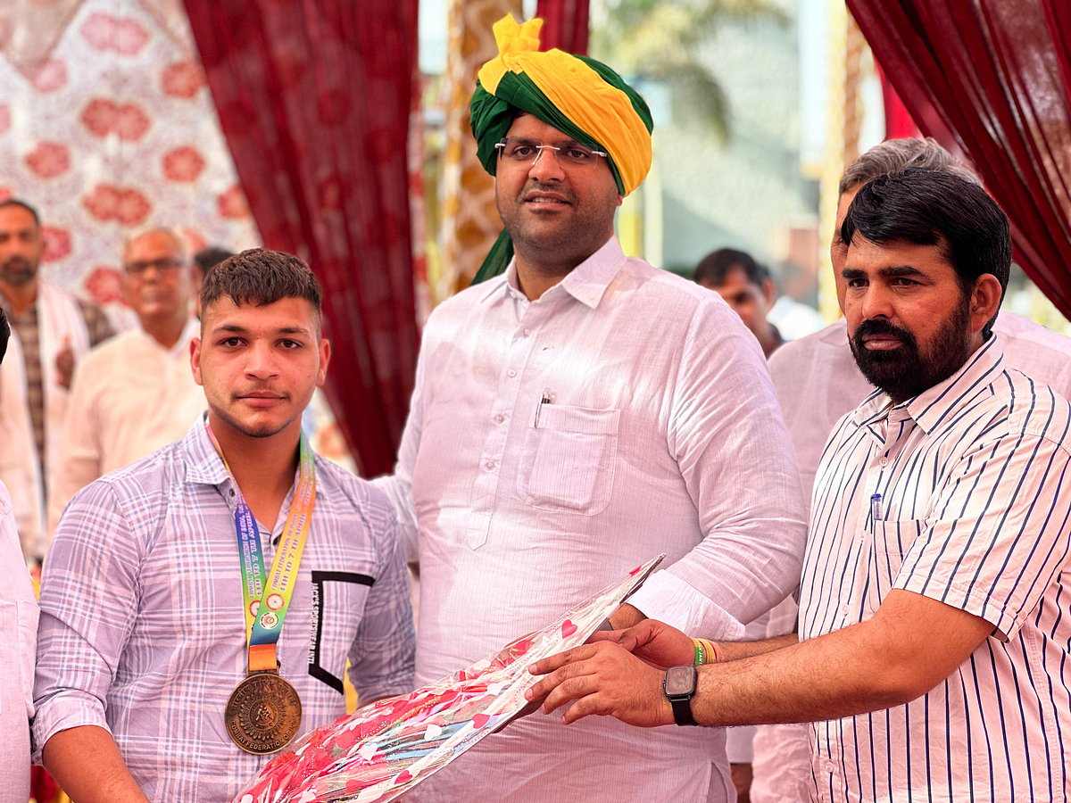 X/@Dchautala
