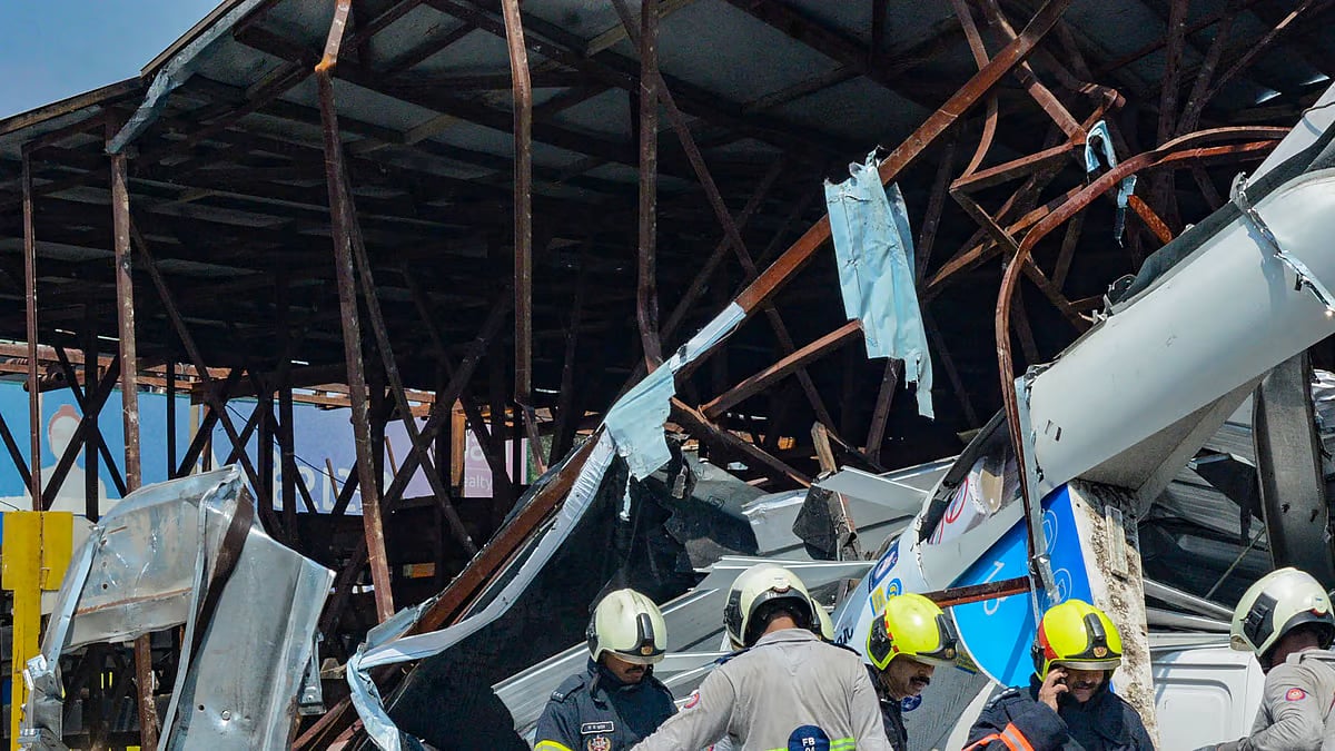 PTI : Mumbai hoarding collapse tragedy spot |