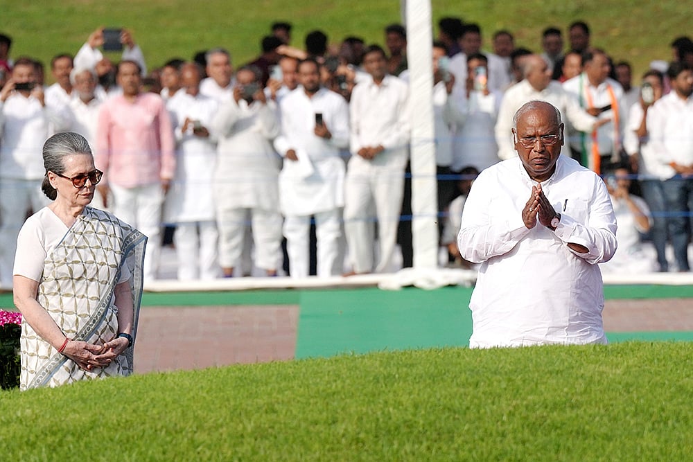Mallikarjun Kharge and Sonia Gandhi