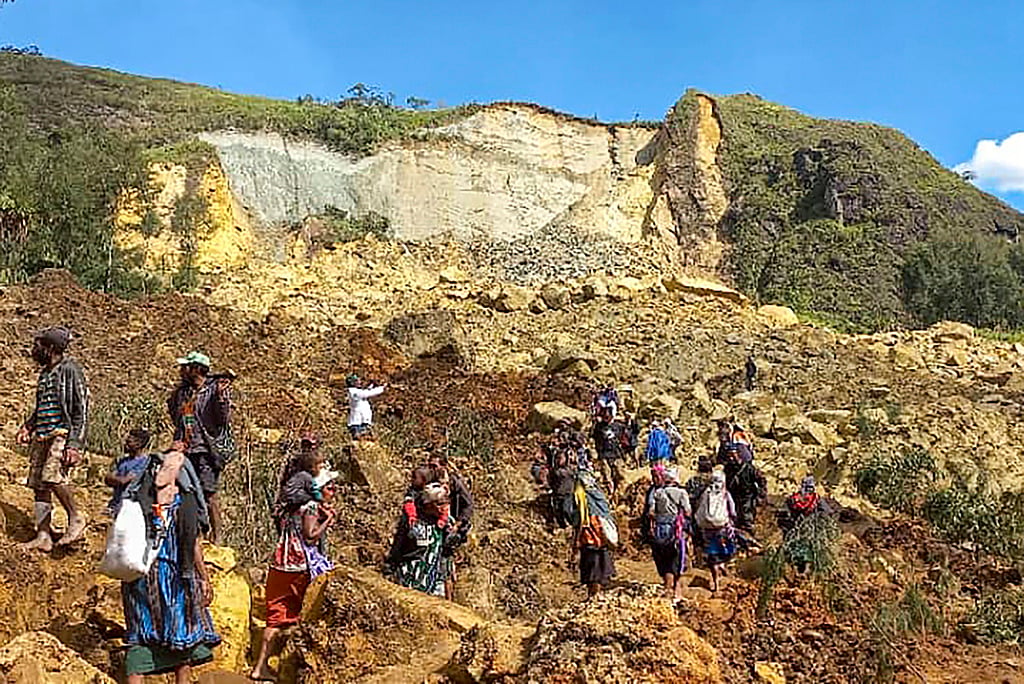 AP : India Delivers Humanitarian Aid To Papua New Guinea Affected By Landslides. |