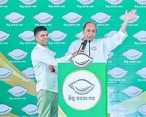 X/@Naveen_Odisha : Odisha CM Naveen Patnaik and BJD leader VK Pandian (L).