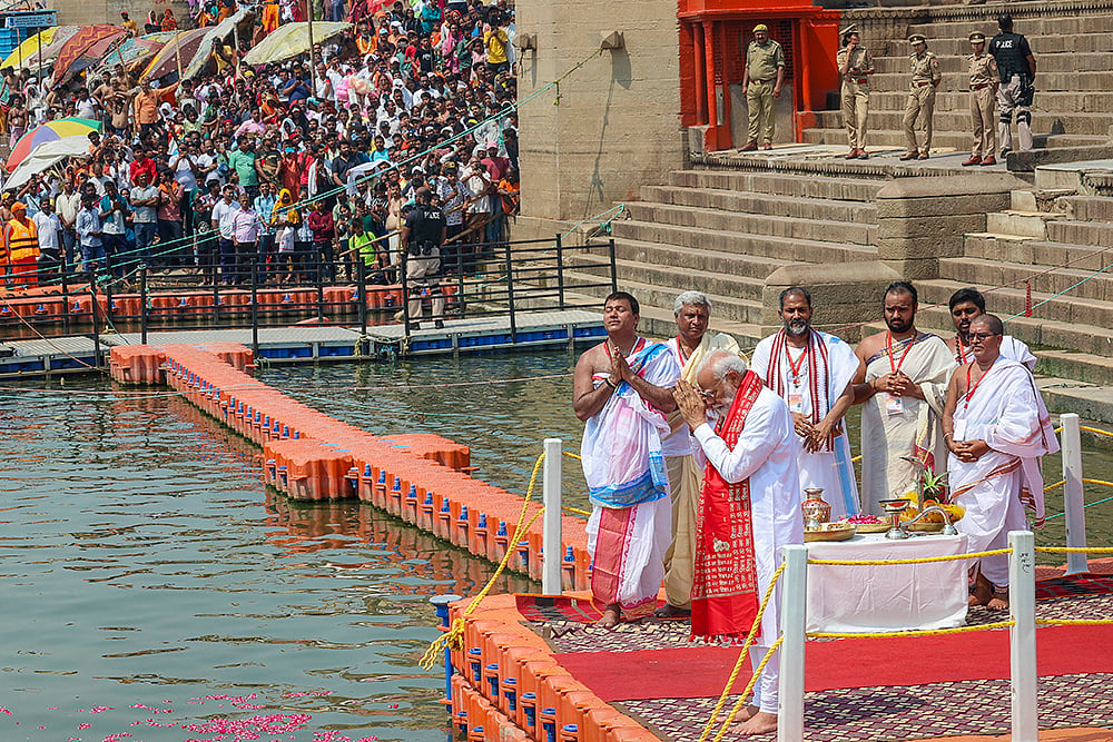 PM modi at Dashashwamedh Ghat