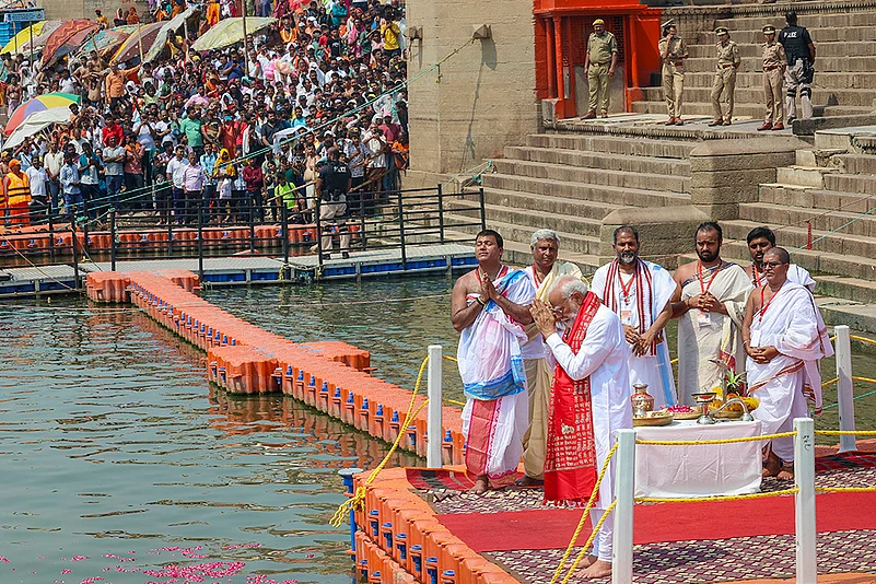 PM modi at Dashashwamedh Ghat