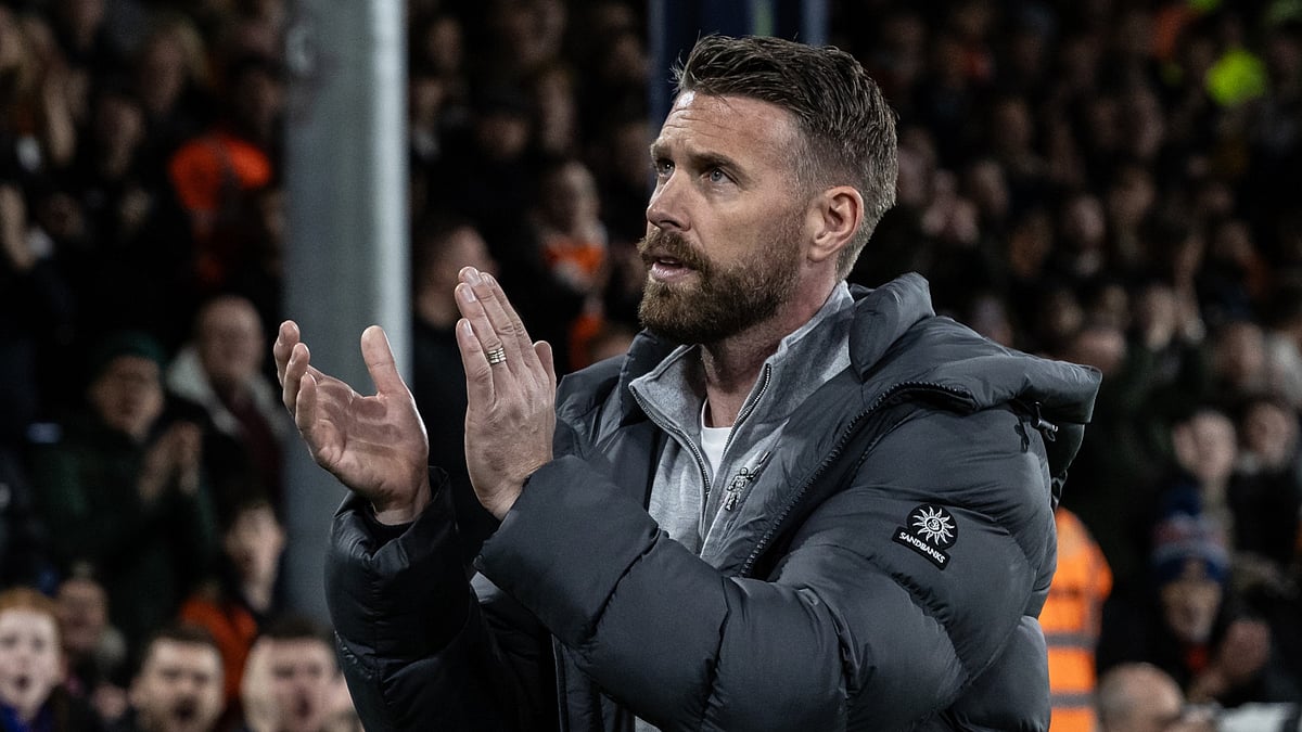 Rob Edwards applauds the Luton Town fans.