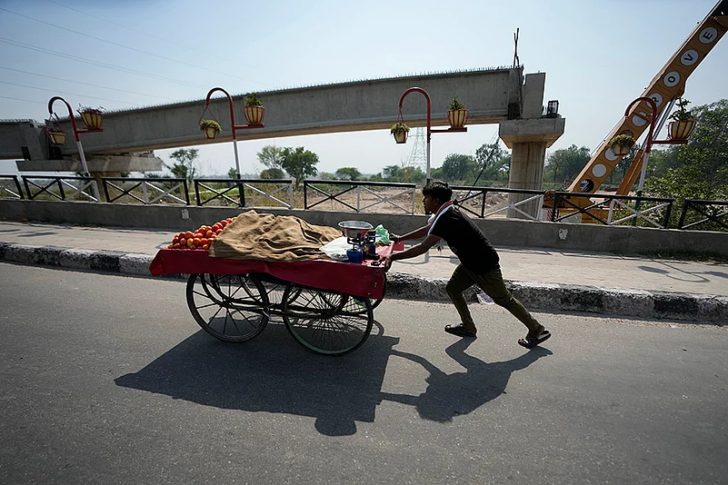 Heatwave: Street vendor in Jammu on hot summer day