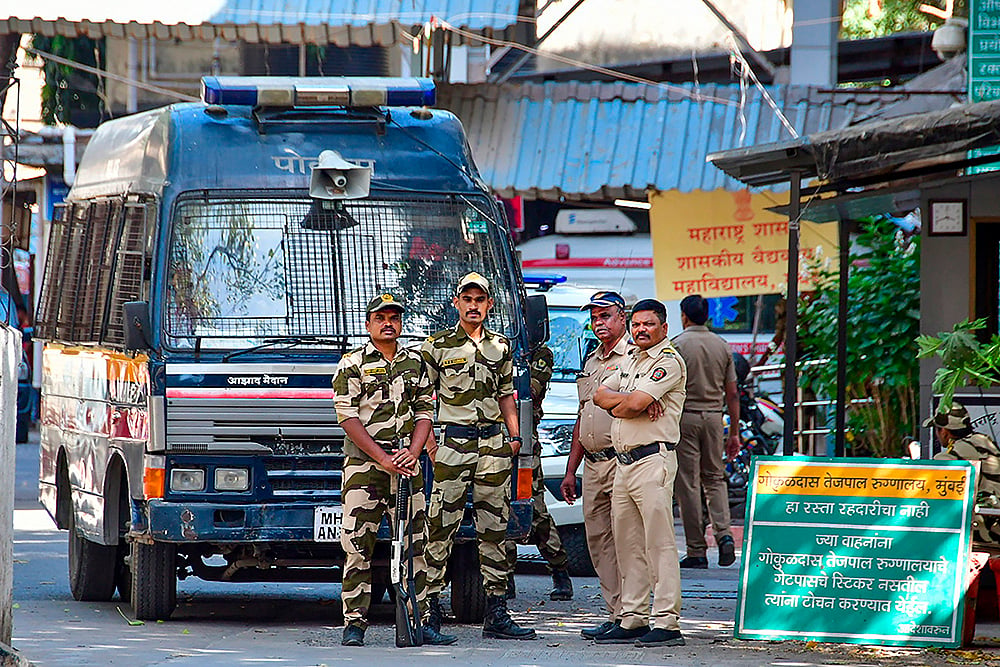 Accused in firing case at Salmans house dies