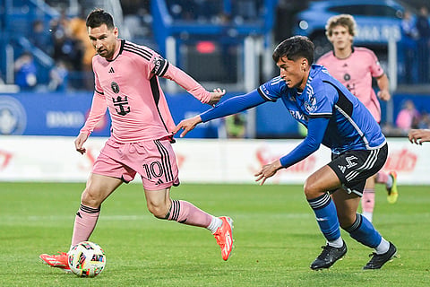 Lionel Messi duels with Fernando Alvarez