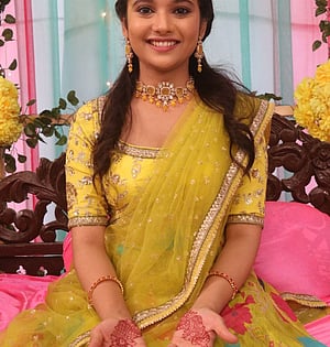 Instagram : Sanika Amit