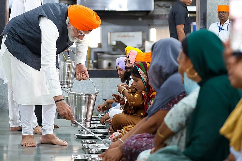 PM Modi in Patna Gurudwara