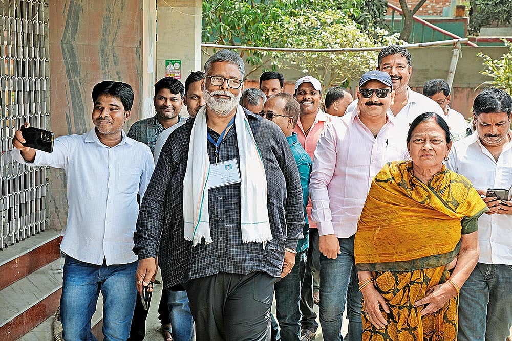Photo: Suresh K. Pandey : People’s Person: Pappu Yadav with his mother in Purnia
