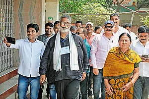 Photo: Suresh K. Pandey : People’s Person: Pappu Yadav with his mother in Purnia