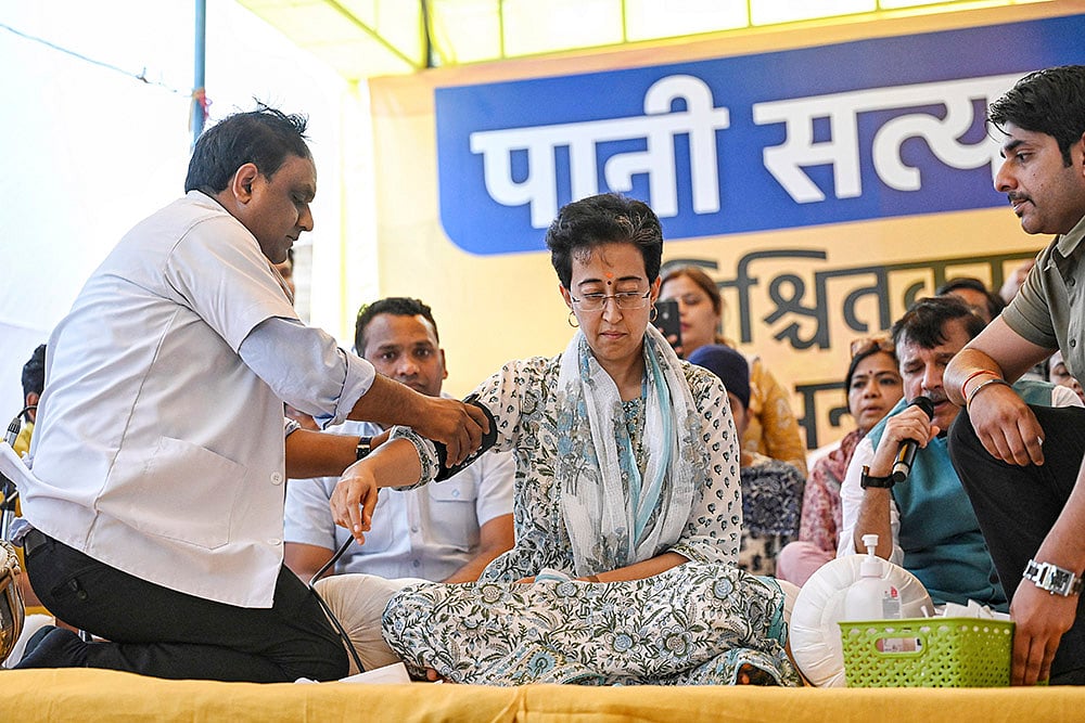 Delhi Water Minister Atishi protest against Haryana Govt
