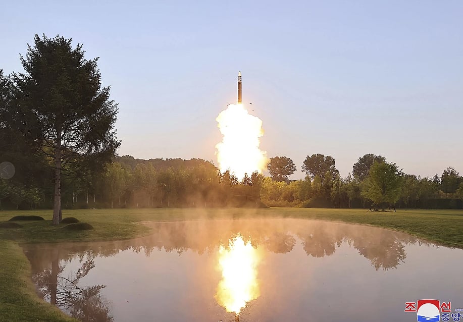 AP : North Korea Says It Tested A New Multiwarhead Missile |