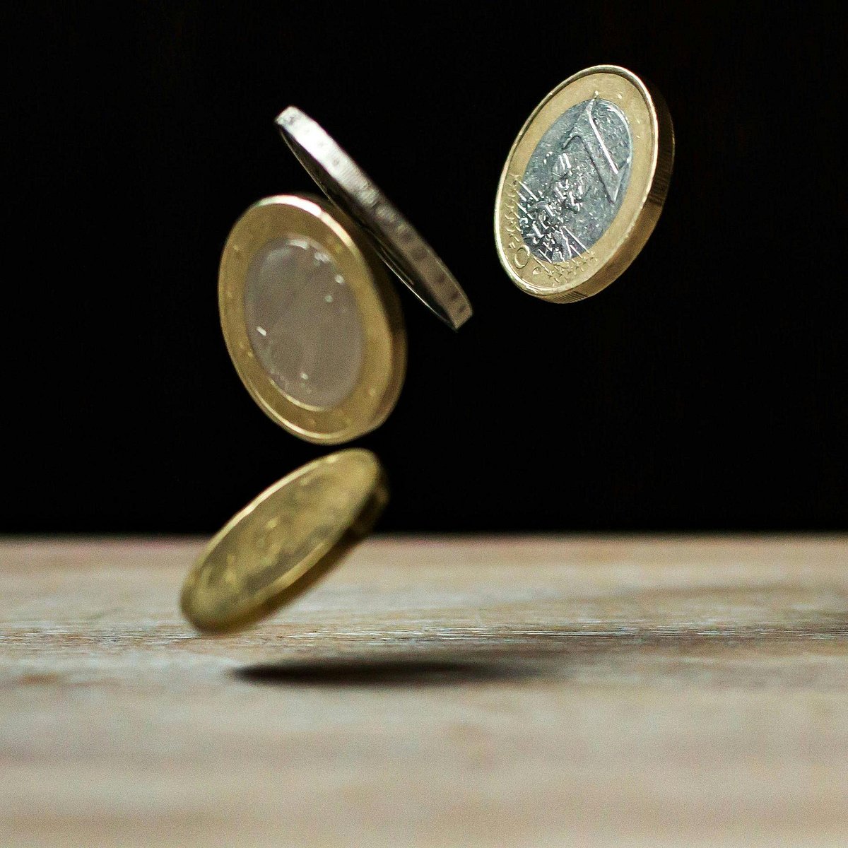 Pros & Cons Of Riding The Coattails Of Elite Traders With Copy Trading