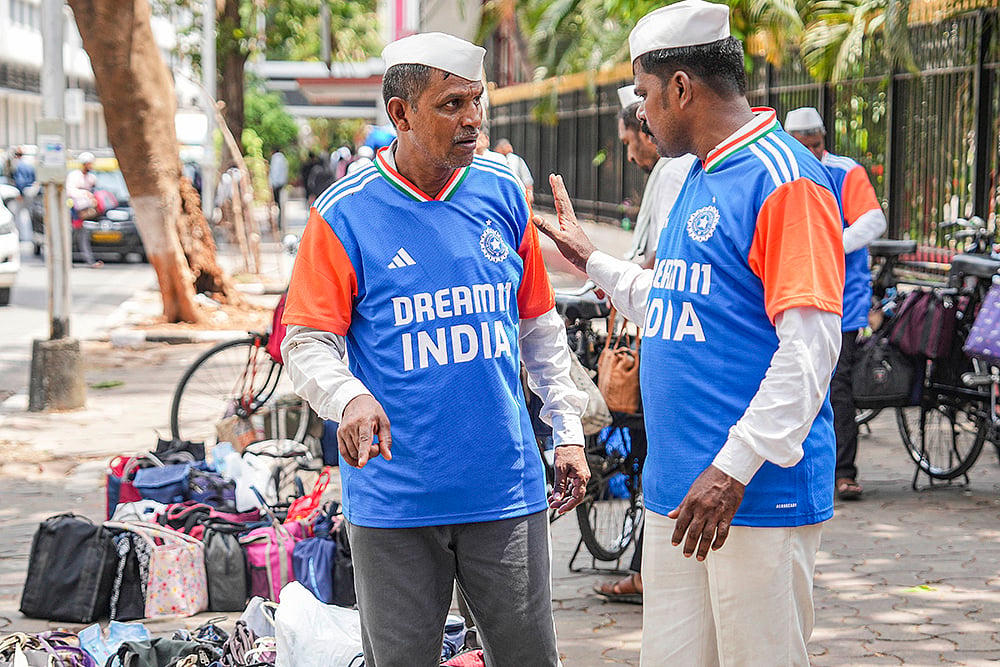 Mumbai Dabbawalas in Team India jersey Photo_2