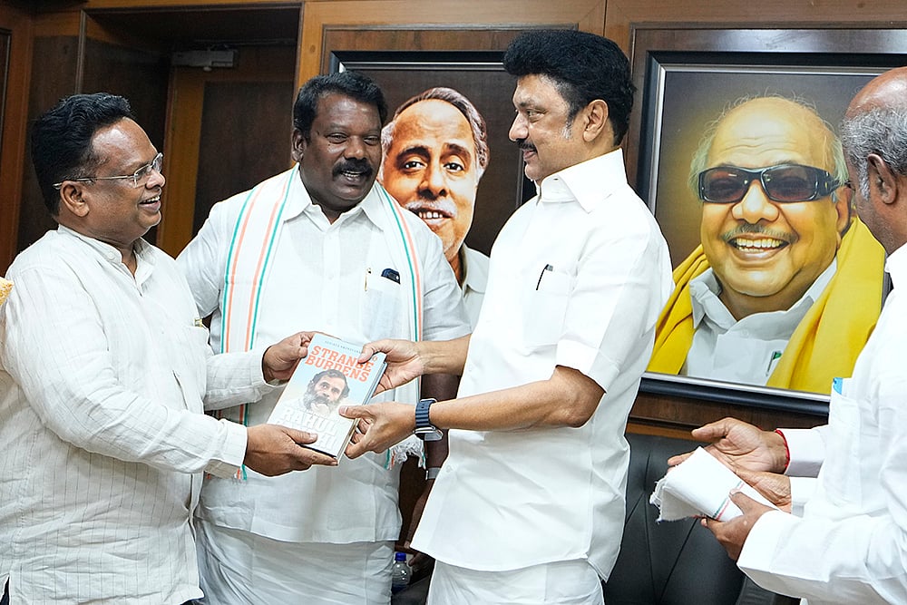 MK Stalin with Congress chief K Selvaperunthagai