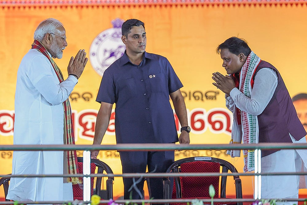 Swearing-in ceremony of Mohan Charan Majhi Photos_4