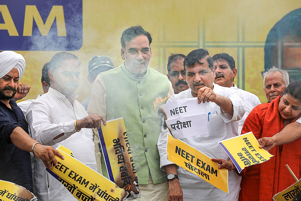 AAP leaders Sanjay Singh, Gopal Rai during a protest in delhi