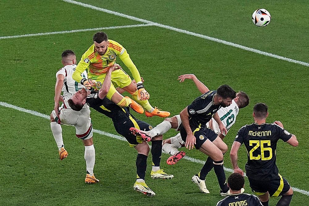 Euro 2024 Hungarys Barnabas Varga injured photos_6