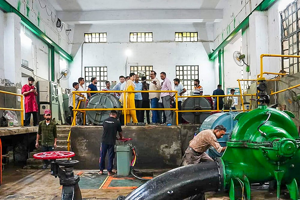 Atishi inspects 
Chandrawal Water Treatment Plant