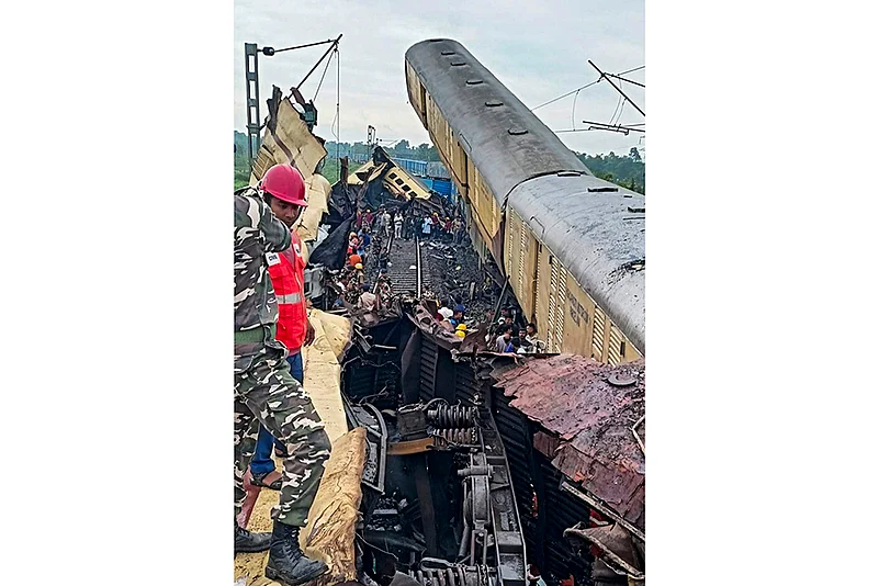 Train accident in WB photos_6